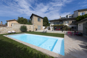 St Didier vue maison annexe et piscine ©G Perret